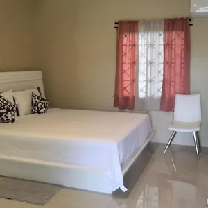 3 Bedrooms. 3 Bath Villa. Pool. Super Villa Ocho Rios